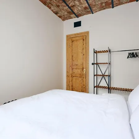 Flat With Balcony 8 Min To Istiklal Avenue 아파트