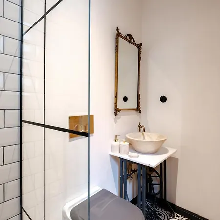 Flat With Balcony 8 Min To Istiklal Avenue Istanbul