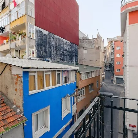 Flat With Balcony 8 Min To Istiklal Avenue *