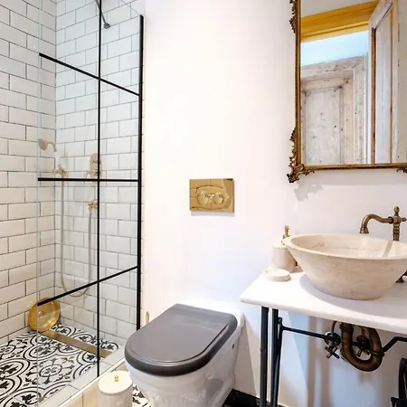 Flat With Balcony 8 Min To Istiklal Avenue * Istanbul