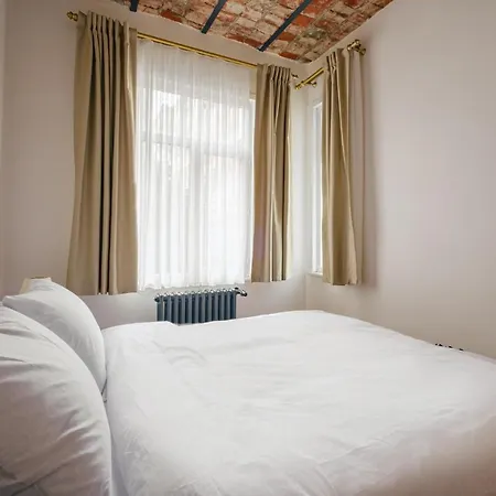 Flat With Balcony 8 Min To Istiklal Avenue Istanbul