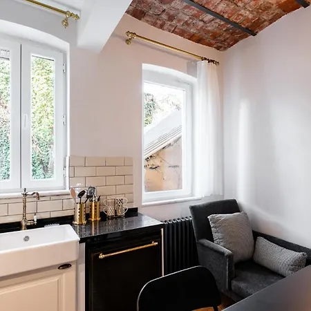 Flat With Balcony 8 Min To Istiklal Avenue *